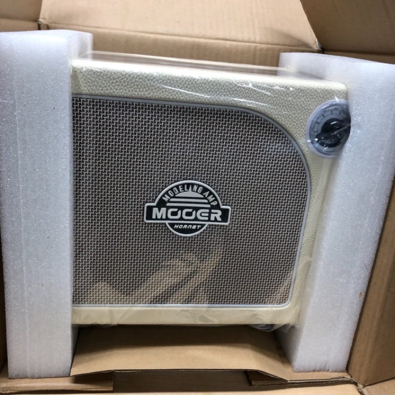 Photo 2 of MOOER Hornet White 15 Watt Digital Modelling Combo Amplifier Small Desktop Style Amplifier for Guitar, Bass Guitar,Acoustic Guitar
