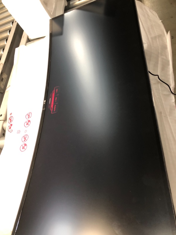 Photo 1 of LG 34'' 21:9 Curved UltraGear Gaming Monitor with G-Sync Compatible, Adaptive-Sync - 34GN850-B