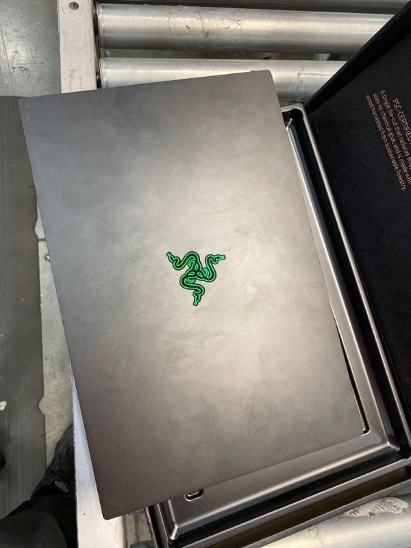 Photo 2 of ***SEE COMMENTS*** Razer Blade 15 Advanced Gaming Laptop 2020: Intel Core i7-10875H 8-Core, NVIDIA GeForce RTX 2080 Super Max-Q, 15.6” FHD 300Hz, 16GB RAM, 1TB SSD, CNC Aluminum, Chroma RGB Lighting, Thunderbolt 3

***BATTERY IS DEFECTIVE AND DOES NOT CHA