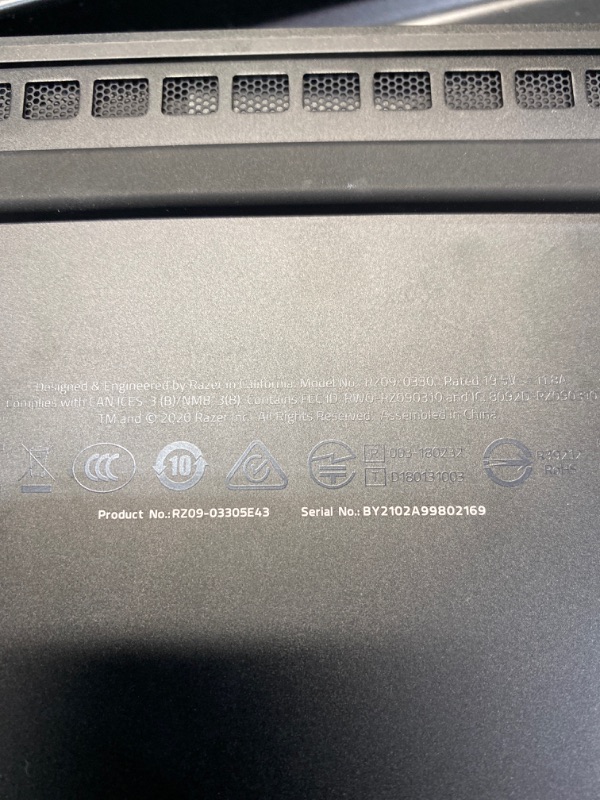 Photo 3 of ***SEE COMMENTS*** Razer Blade 15 Advanced Gaming Laptop 2020: Intel Core i7-10875H 8-Core, NVIDIA GeForce RTX 2080 Super Max-Q, 15.6” FHD 300Hz, 16GB RAM, 1TB SSD, CNC Aluminum, Chroma RGB Lighting, Thunderbolt 3

***BATTERY IS DEFECTIVE AND DOES NOT CHA