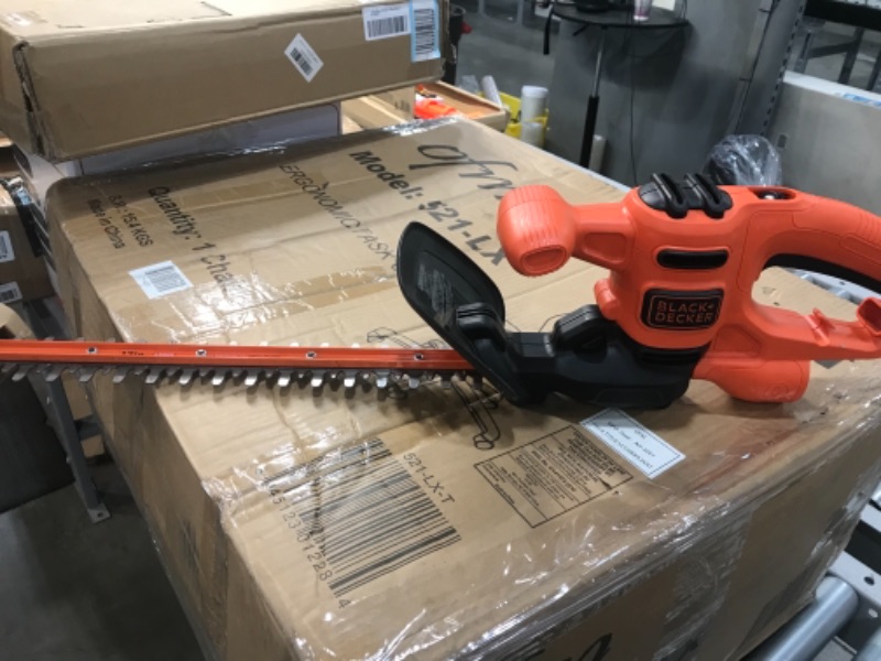 Photo 2 of Black & Decker Beht150 17 in. Electric Hedge Trimmer