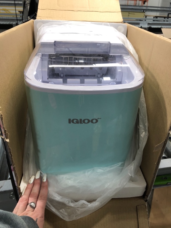 Photo 2 of Igloo ICEB26AQ Automatic Portable Electric Countertop Ice Maker Machine