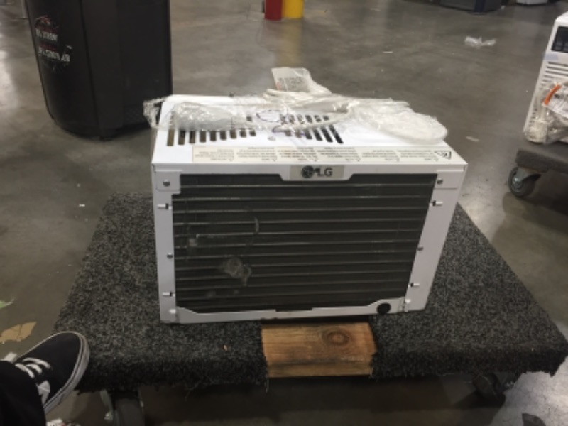 Photo 3 of ***PARTS ONLY*** LG 6,000 BTU 115V Window Air Conditioner with Remote Control, White
model: LW6017R