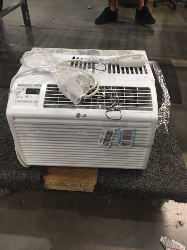 Photo 2 of ***PARTS ONLY*** LG 6,000 BTU 115V Window Air Conditioner with Remote Control, White
model: LW6017R