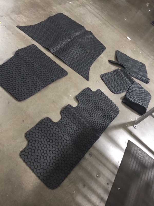 Photo 1 of 6 piece car mats