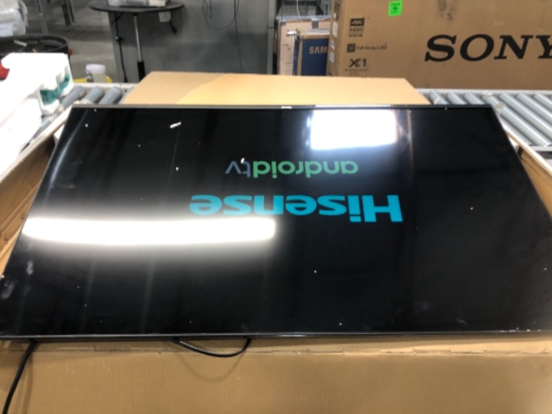 Photo 1 of Hisense 50" Roku 4K UHD HDR Smart TV 
model: 50R6090G
UPC/SKU: 888143008233
Amazon: B089DN8S7C