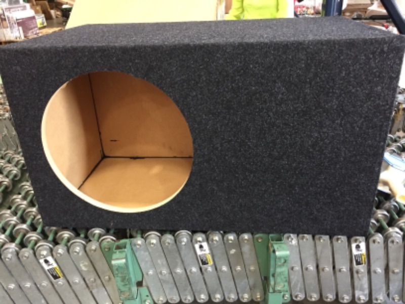 Photo 1 of 14" carpeted subwoofer enclosure box
box width 32" 