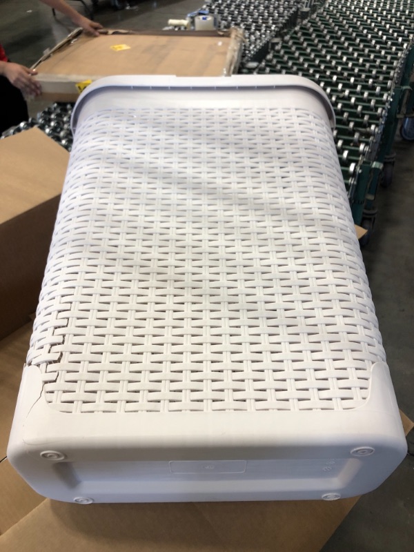 Photo 2 of Mind Reader Basket Laundry Hamper with Cutout Handles, Washing Bin, Dirty Clothes Storage, Bathroom, Bedroom, Closet, 60 Liter, Ivory

//MINOR DAMAGE TO CORNER 