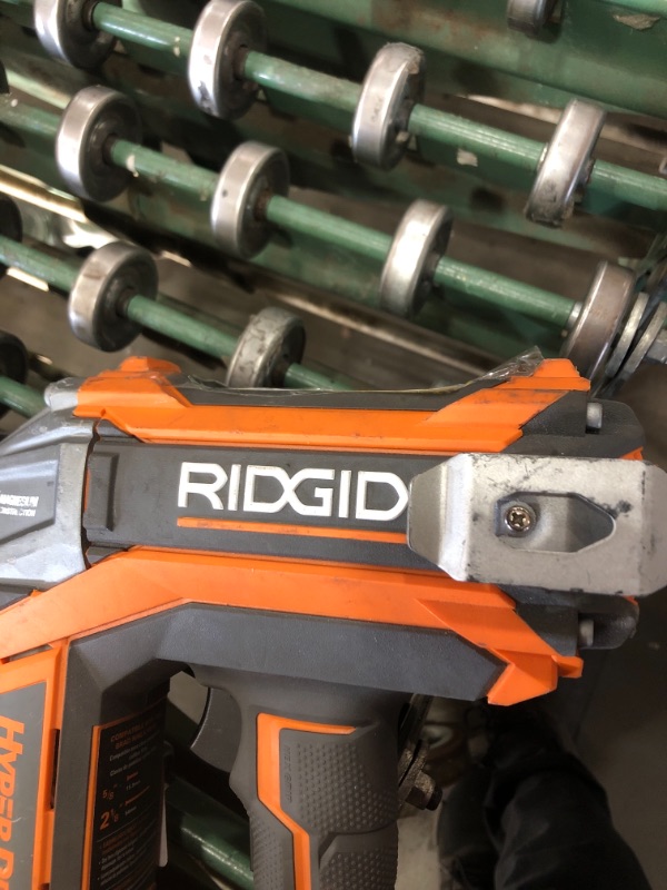 Photo 4 of RIDGID HYPERDRIVE 18-Volt 18-Gauge 2-1/8 in. Brushless Brad Nailer


//MINOR DAMAGE WITH SCUFFS 