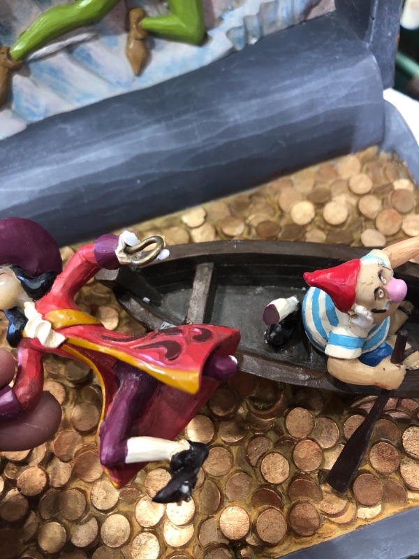 Photo 3 of Enesco Disney Traditions by Jim Shore Peter Pan Treasure Chest Captain Hook and SMEE Scene Figurine, 8.5 Inch, Multicolor

//MINOR DAMAGE WITH A FIGURE THAT FELL OFF 
