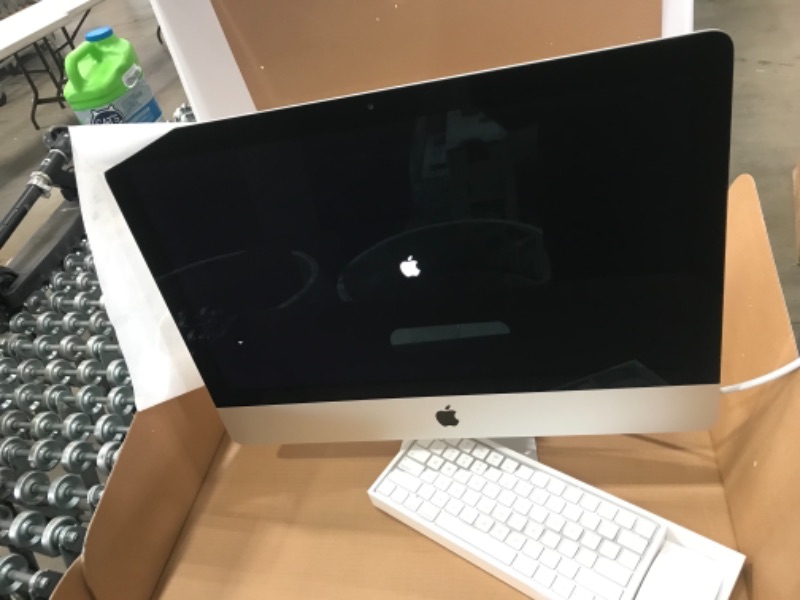 Photo 2 of (Refurbished) Apple iMac 21.5in 2.7GHz Core i5 (ME086LL/A) All In One Desktop, 8GB Memory, 1TB Hard Drive, Mac OS X Mountain Lion
