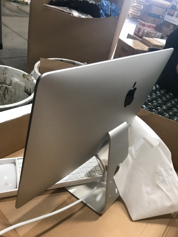Photo 1 of (Refurbished) Apple iMac 21.5in 2.7GHz Core i5 (ME086LL/A) All In One Desktop, 8GB Memory, 1TB Hard Drive, Mac OS X Mountain Lion
