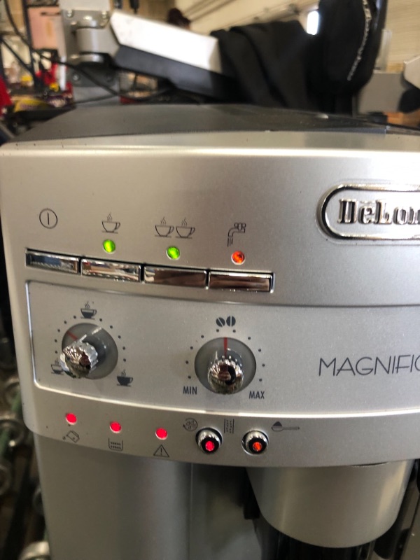 Photo 2 of De'Longhi ESAM3300 Magnifica Super Automatic Espresso & Coffee Machine, Silver


tested powers on //used//dirty 