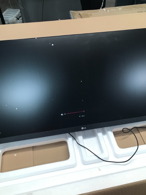 Photo 2 of LG 34" UltraWide IPS FreeSync LED Monitor 2560 x 1080 21:9 34WL600-B