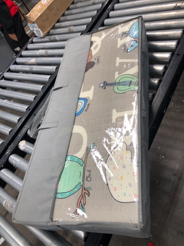 Photo 1 of foldable play mat 
//item is damaged 