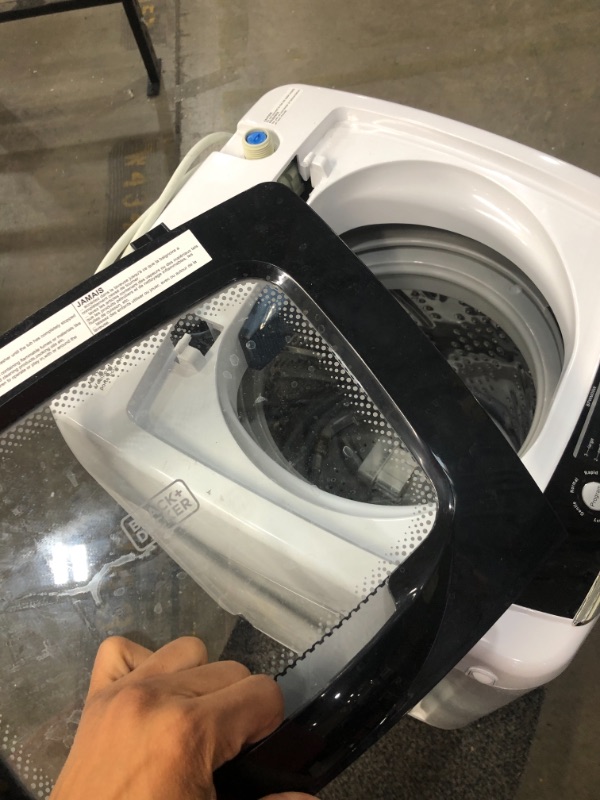 Photo 3 of BLACK & DECKER BPWM09W Portable Washer
