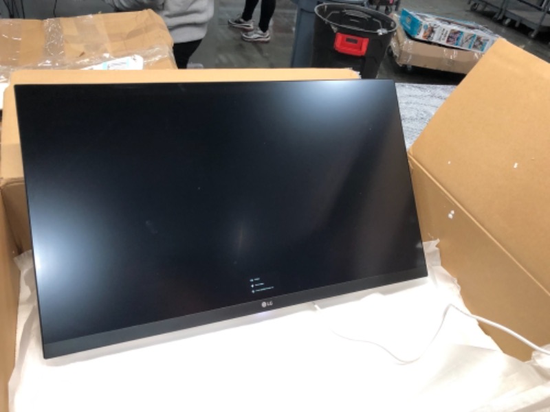 Photo 3 of LG 27UK850-W 27" 4K UHD IPS Monitor with HDR10 with USB Type-C Connectivity and FreeSync