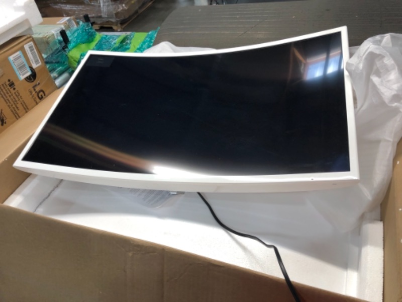 Photo 7 of Samsung 32' C32F397FWN Curved Full-HD Monitor (Renewed)