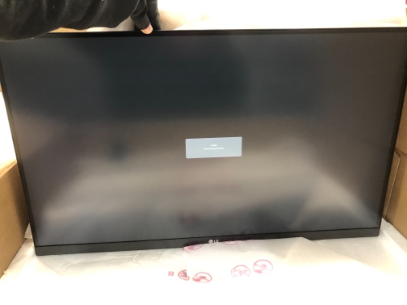 Photo 1 of LG Ultrafine Monitor 27" UHD (3840 x 2160) IPS Display, 99% Color Accuracy, Detailed Contrast, Borderless Frame, Hardware, USB-C, Business, FreeSync - Silver
