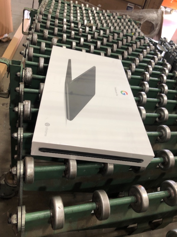 Photo 2 of Google Pixelbook Go 13.3" FHD Touch, Intel Core m3, 8GB RAM, 64GB eMMC, Chrome OS, Black