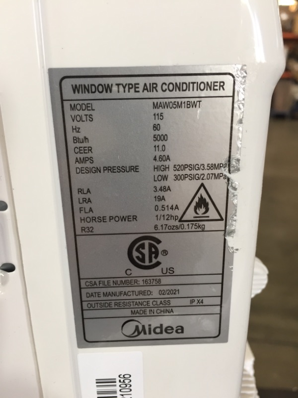 Photo 3 of MIDEA MAW05M1BWT Window Air Conditioner 5000 BTU with Mechanical Controls, 7 Temperature Settings, 2 Cooling and Fan Settings,110V, White

//TESTED AND FUNCTIONAL, MINOR DAMAGE ON VENT IN BACK 
