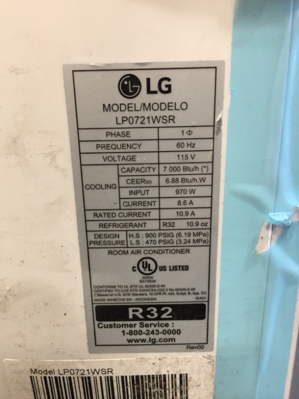 Photo 4 of LG LP0721WSR Portable Air Conditioner with 7000 BTU Cooling Capacity, Remote Control and 2 Fan Speeds in White

//TESTED AND FUNCTIONAL MAJOR COSMETIC DAMAGE WITH SCUFFS AND SCRATCHES 