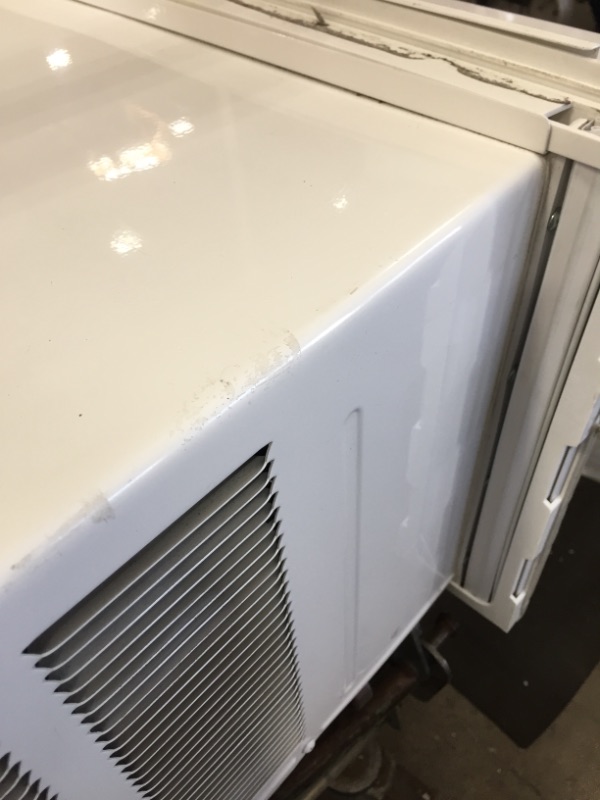 Photo 4 of LG LW1019IVSM Energy Star 9,500 BTU 115V Dual Inverter Window Air Conditioner with Wi-Fi Control, 10000, White

//TESTED AND FUNCTIONAL, MINOR COSMETIC DAMAGE WITH SCUFFS AND SCRATCHES 
