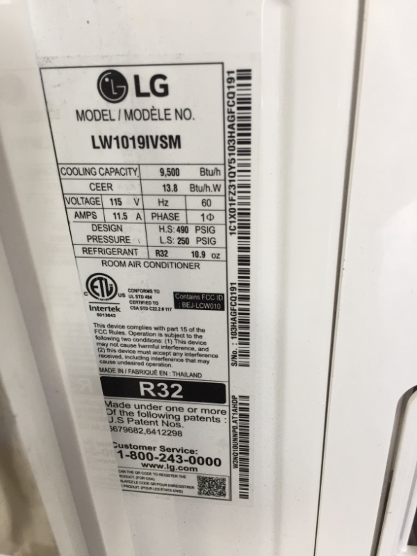 Photo 3 of LG LW1019IVSM Energy Star 9,500 BTU 115V Dual Inverter Window Air Conditioner with Wi-Fi Control, 10000, White

//TESTED AND FUNCTIONAL, MINOR COSMETIC DAMAGE WITH SCUFFS AND SCRATCHES 
