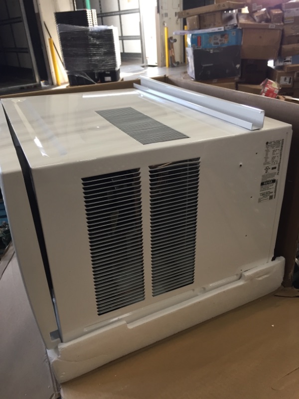 Photo 4 of LG Electronics 12,000 BTU 230/208-Volt Window Air Conditioner with Cool, Heat and Wi-Fi Control in White

//MISSING PANEL WHERE IT SHOWS TEMPERATURE 
