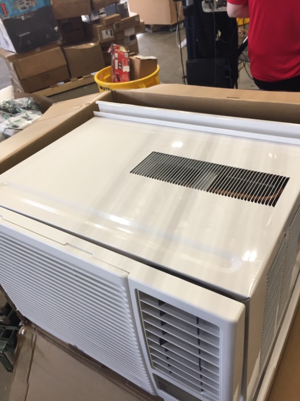 Photo 5 of LG Electronics 12,000 BTU 230/208-Volt Window Air Conditioner with Cool, Heat and Wi-Fi Control in White

//MISSING PANEL WHERE IT SHOWS TEMPERATURE 
