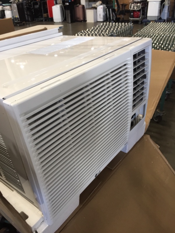 Photo 6 of LG Electronics 12,000 BTU 230/208-Volt Window Air Conditioner with Cool, Heat and Wi-Fi Control in White

//MISSING PANEL WHERE IT SHOWS TEMPERATURE 
