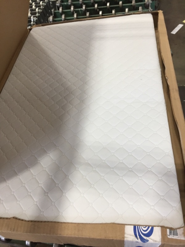 Photo 2 of Dream On Me, Holly 3” Fiber Portable Crib Mattress I Waterproof I Greenguard Gold Certified

//MINOR DAMAGE WITH A SCRATCH 