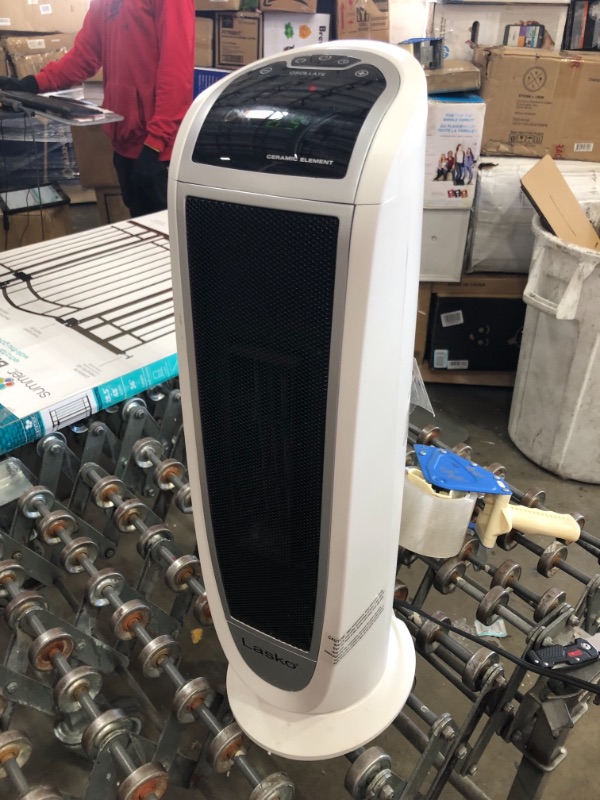 Photo 2 of ***DOES NOT HEAT UP///PARTS ONLY*** Lasko Indoor Heater w/ Remote White 1500W 5165
