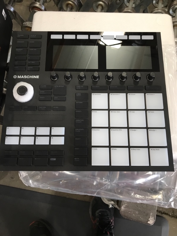 Photo 3 of Native Instruments Maschine Mk3 Drum Controller
