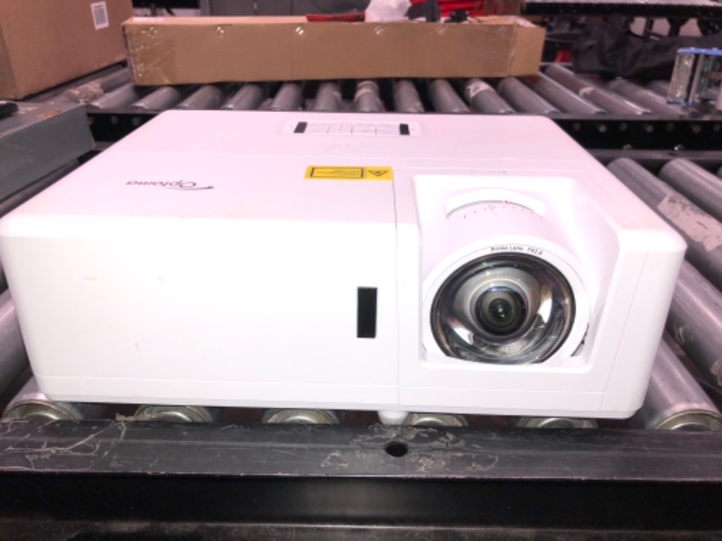 Photo 2 of Optoma ZW403 - DLP projector - 3D

//parts only// powers on but does not project 