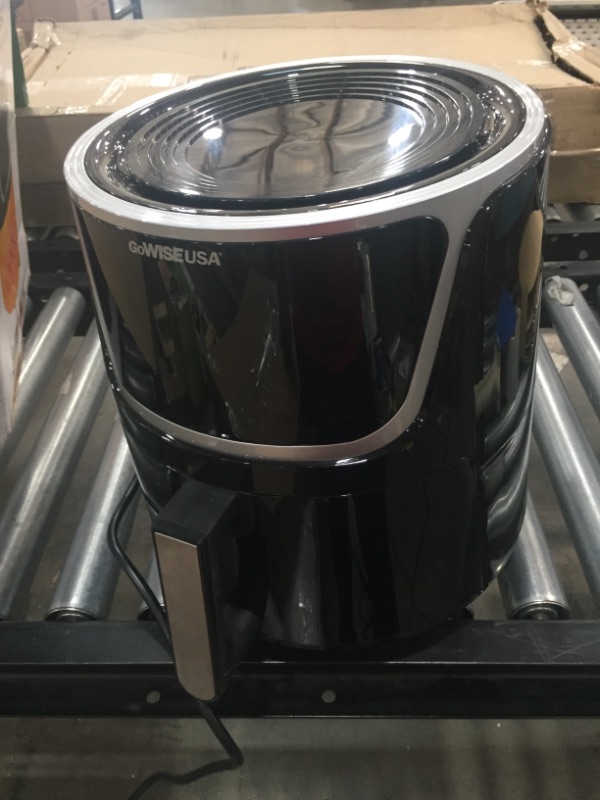 Photo 2 of ***PARTS ONLY***
7 Qt. Black Air Fryer with Dehydrator and 3 Stackable Racks with 8 Functions