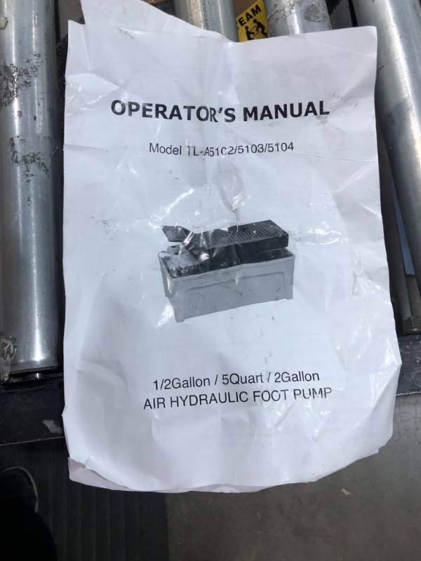 Photo 3 of Air Hydraulic Pump - 10,000 PSI Hydraulic Pressure 1/2 Gal Reservoir 700bar Air Actuated Treadle Foot Pump with Hose and Spray Gun for Auto Repair Tool (Single Acting)
**MISSING HOSE**