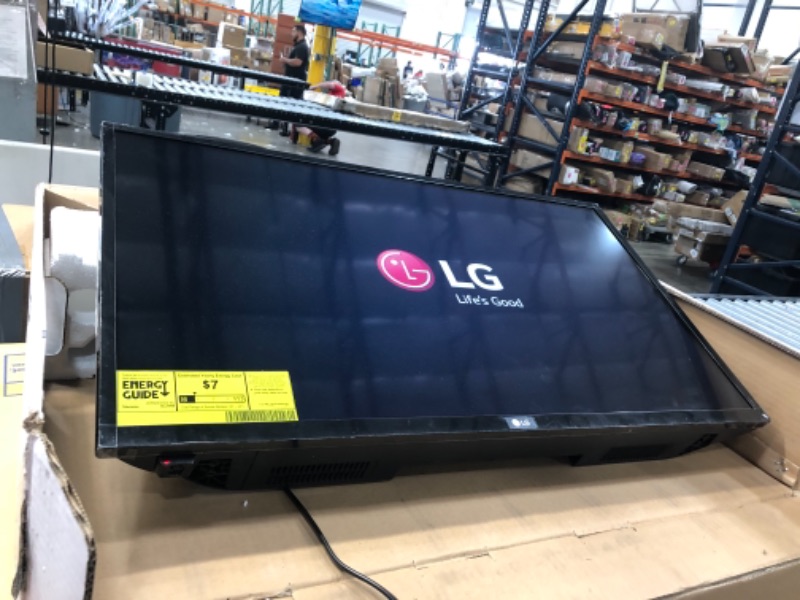 Photo 2 of LG Electronics 32LJ500B 32-Inch 720p LED TV (2017 Model)
