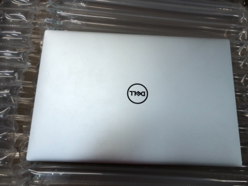 Photo 4 of Dell XPS 13 9310 Touchscreen 13.4 inch FHD Thin and Light Laptop - Intel Core i7-1185G7, 16GB LPDDR4x RAM, 512GB SSD, Intel Iris Xe Graphics, 2Yr OnSite, 6 months Dell Migrate, Windows 10 Pro - Silver

