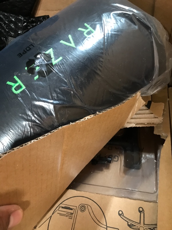 Photo 1 of Razer Iskur - Gaming chair with built-in lumbar support - Black/ Green