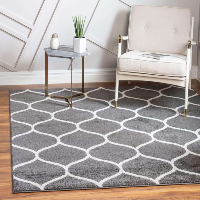 Photo 1 of 5' x 7' Lattice Frieze Square Rug
