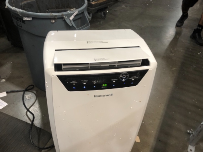 Photo 3 of 11,000 BTU (8,000 BTU DOE) Portable Air Conditioner with Dehumidifier in White