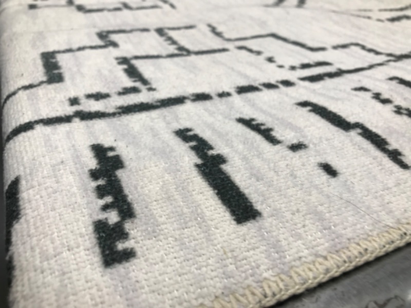 Photo 1 of 7x10 Nuloom rug, white 