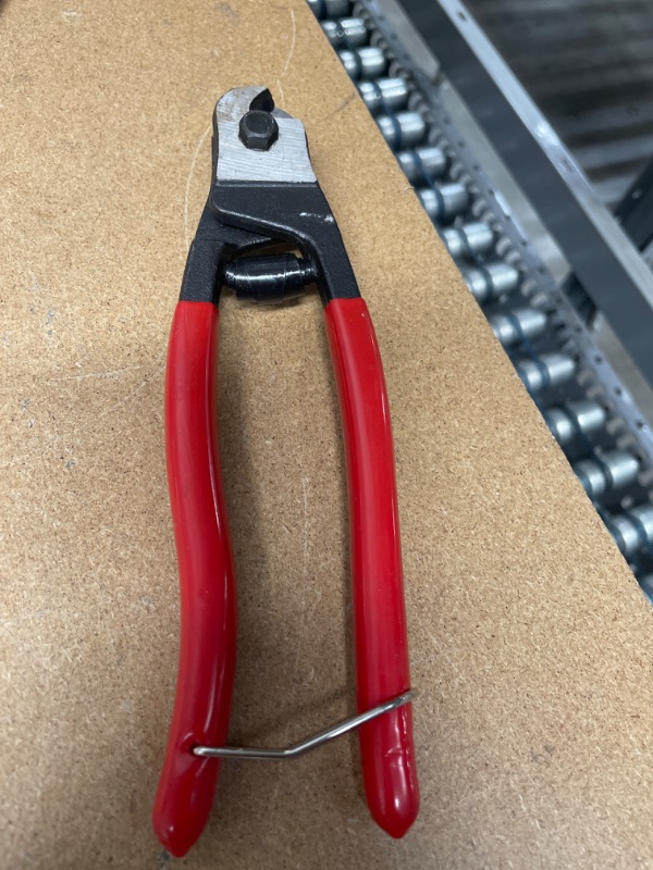 Photo 2 of 8 Inch Heavy Duty Wire Rope Cutter for DIY Projects, Railing, Decks, Wire Seals, and Bike Cable | Sharp and precise one-handed wire rope cutter