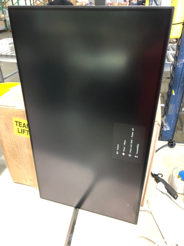 Photo 1 of LG 32UL950-W 32" Class Ultrafine 4K UHD LED Monitor with Thunderbolt 3 Connectivity Silver (31.5" Display)
