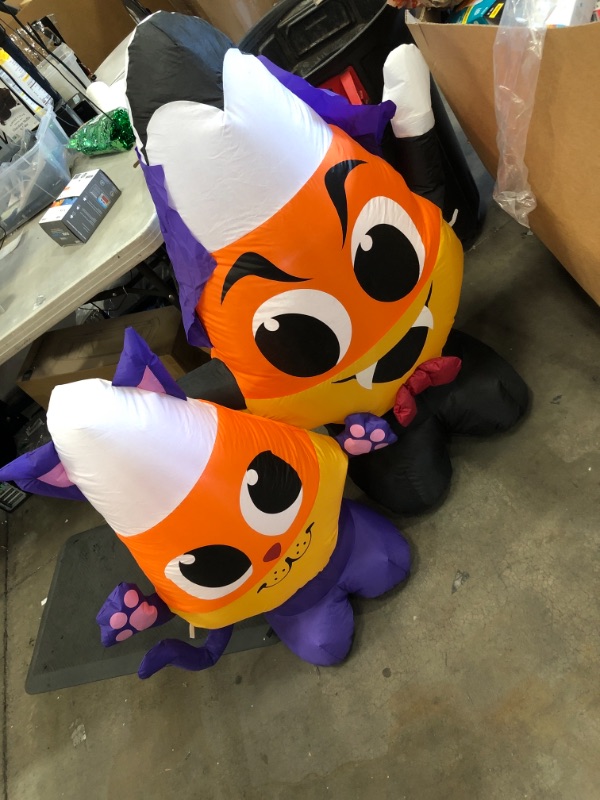 Photo 1 of 4 ft. Candy Corn Duo Airblown Halloween Inflatable Scene
doesn't light up 