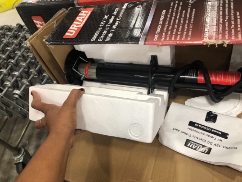 Photo 1 of PARTS ONLY
Uriah Products Electric 12V 7 Way Connector 5000 Lb Lift Capacity Trailer Jack