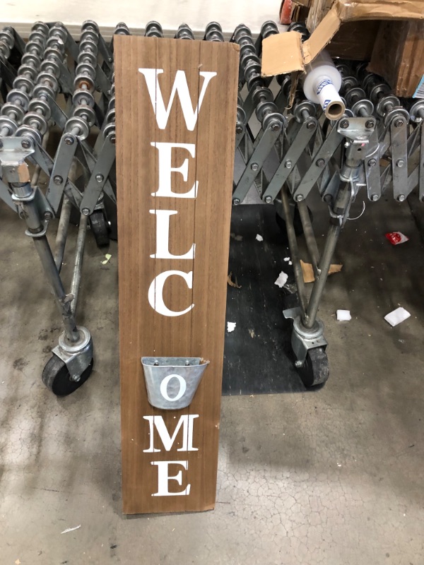 Photo 6 of Glitzhome Indoor Outdoor Wooden Welcome Sign w/Metal Planter

