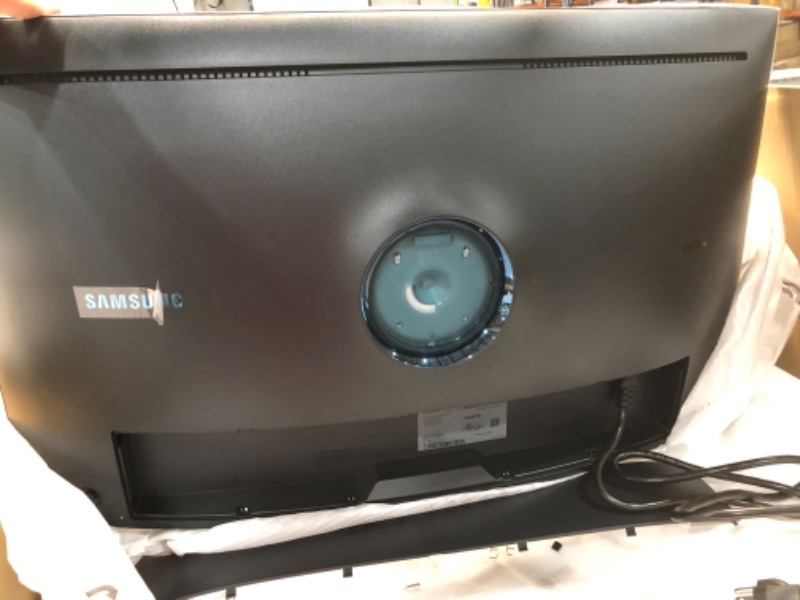 Photo 5 of Samsung 32" CHG70 Gaming Monitor with Quantum Dot in Dark Blue Grey(Matt)(LC32HG70QQNXZA)
