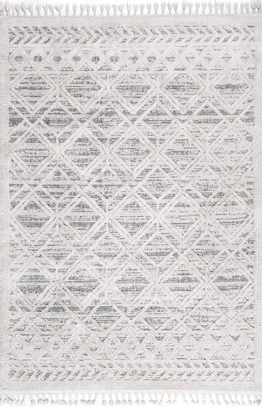 Photo 1 of *SEE last picture for damage*
nuLOOM Ansley Soft Lattice Textured Tassel Area Rug, 4' x 6', Beige
